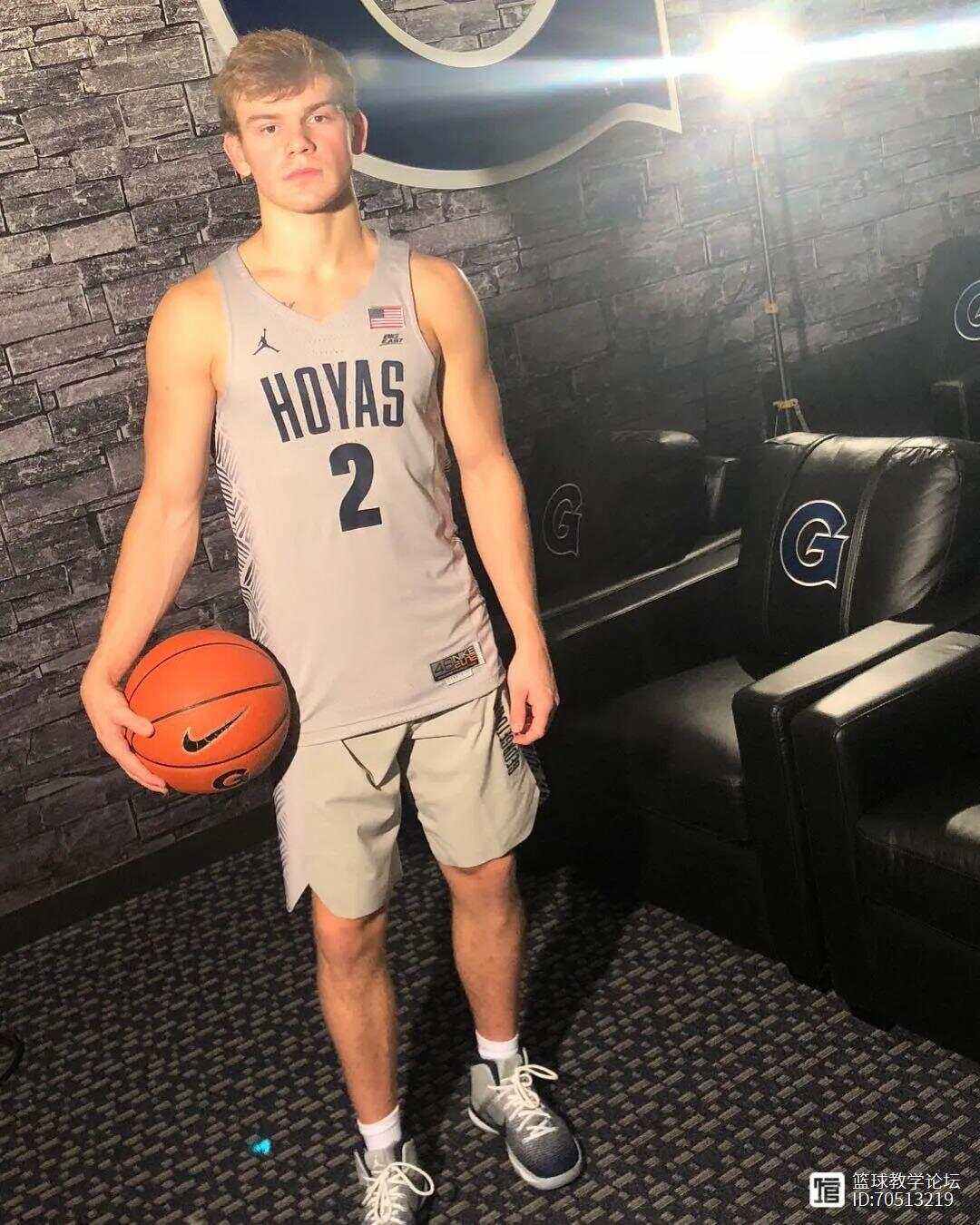 英雄联盟S15赛竞猜- 辽宁本钢训练开放日，集结日官宣签约引欢呼，NBA季后赛在即，医务组通报恢复